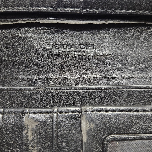 COACH WALLET *AS IS* PLEASE READ DESCRIPTION:) - Picture 5 of 11